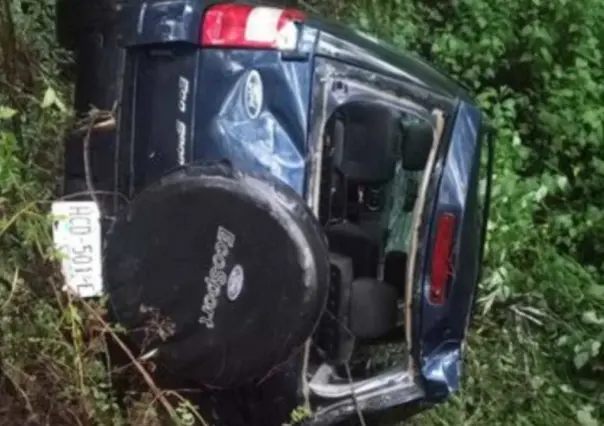 Texcaltitlán: Hombre pierde la vida al desbarrancar su camioneta