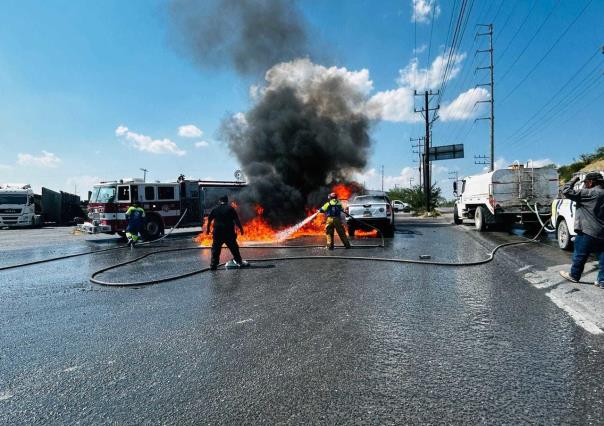 Bomberos y rescatistas de Linces controlan incendio en Pesquería