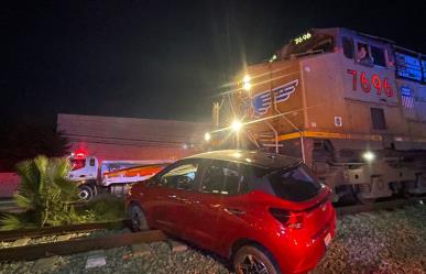 Una mujer resultó lesionada en un choque con el tren, al poniente de Monterrey