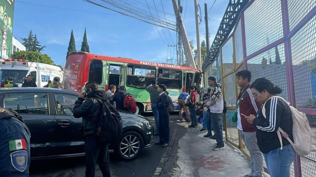 Choque de transporte público deja a 18 personas heridas en Álvaro Obregón