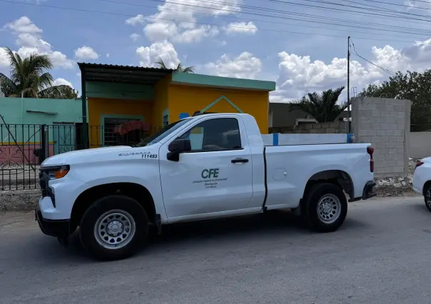 Vecinos de Kanasín secuestran camionetas de la CFE por falta de luz