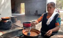 Comida en leña, un atractivo de la carretera interejidal