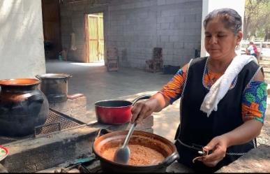 Comida en leña, un atractivo de la carretera interejidal