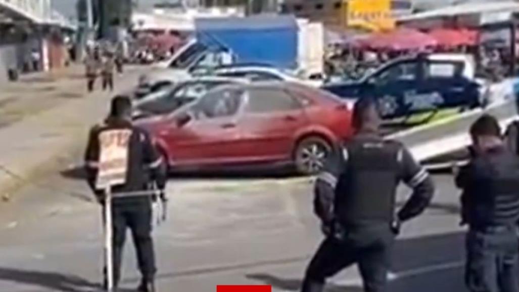 Localizan un cuerpo calcinado dentro de un vehículo en mercado de Puebla