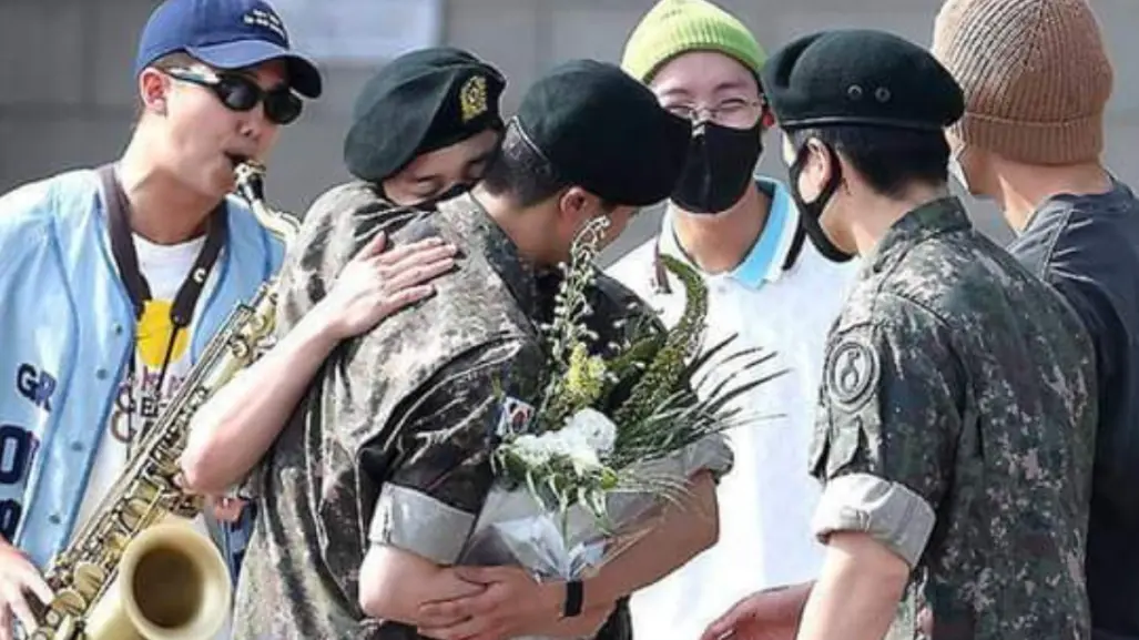 ¡Ya salió! Jin de BTS completa su Servicio Militar y está de regreso