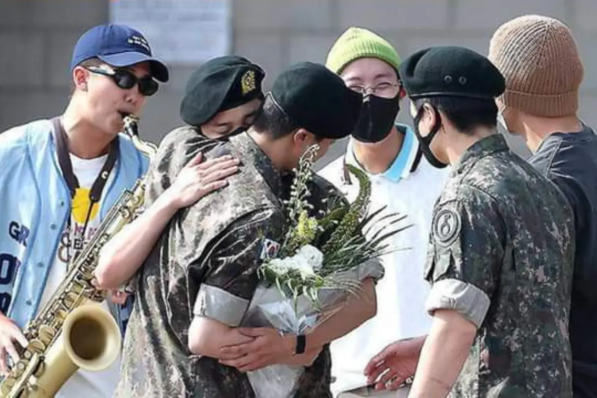 Jin y los demás integrantes de BTS.   Foto: Captura de pantalla