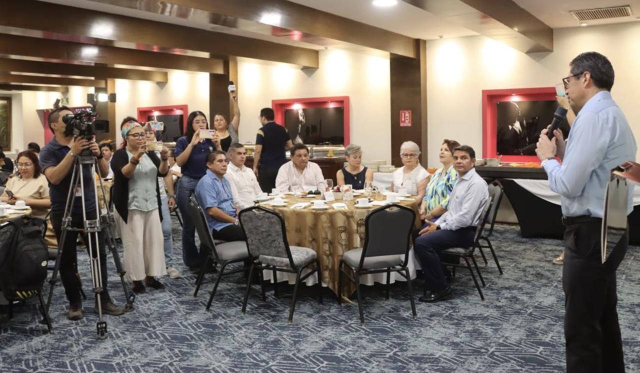 La Uady organizó un encuentro con medios de comunicación yucatecos con motivo de la conmemoración del Día de la Libertad de Expresión el pasado 7 de junio.- Foto de la Uady