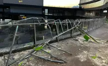 Cae estructura en plaza comercial al poniente de Monterrey