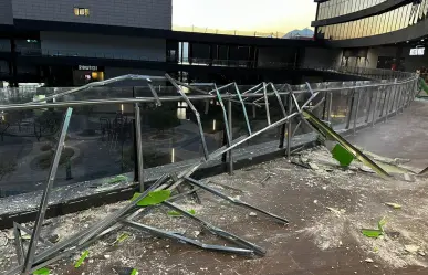 Cae estructura en plaza comercial al poniente de Monterrey