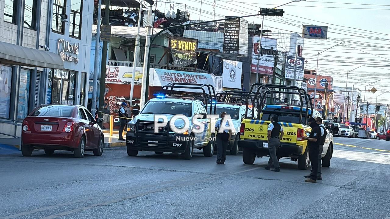 La víctima llega en su auto a pedir ayuda a un hospital privado. Foto. Raymundo Elizalde.
