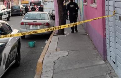 Presunto feminicidio en Iztapalapa: Mujer asesinada a tiros en plena calle