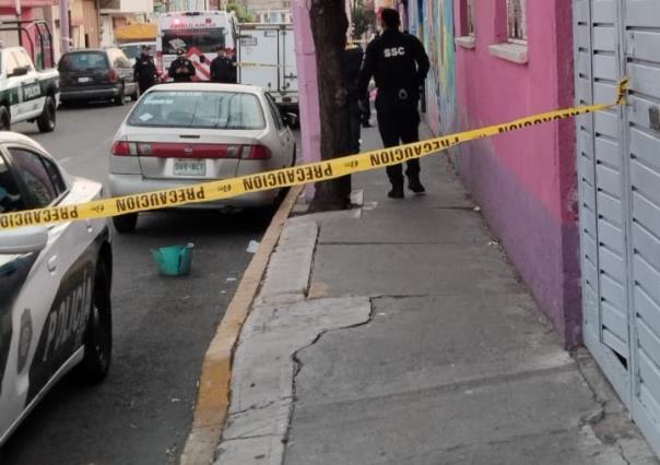 Presunto feminicidio en Iztapalapa: Mujer asesinada a tiros en plena calle