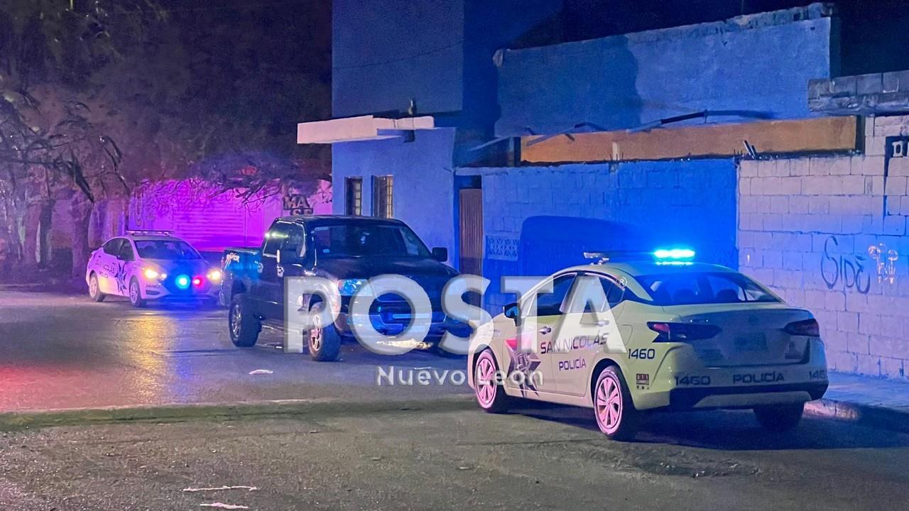 Elementos de la policía de San Nicolás de los Garza y Apodaca cubriendo el área en busca de los atacantes. Foto: Raymundo Elizalde.