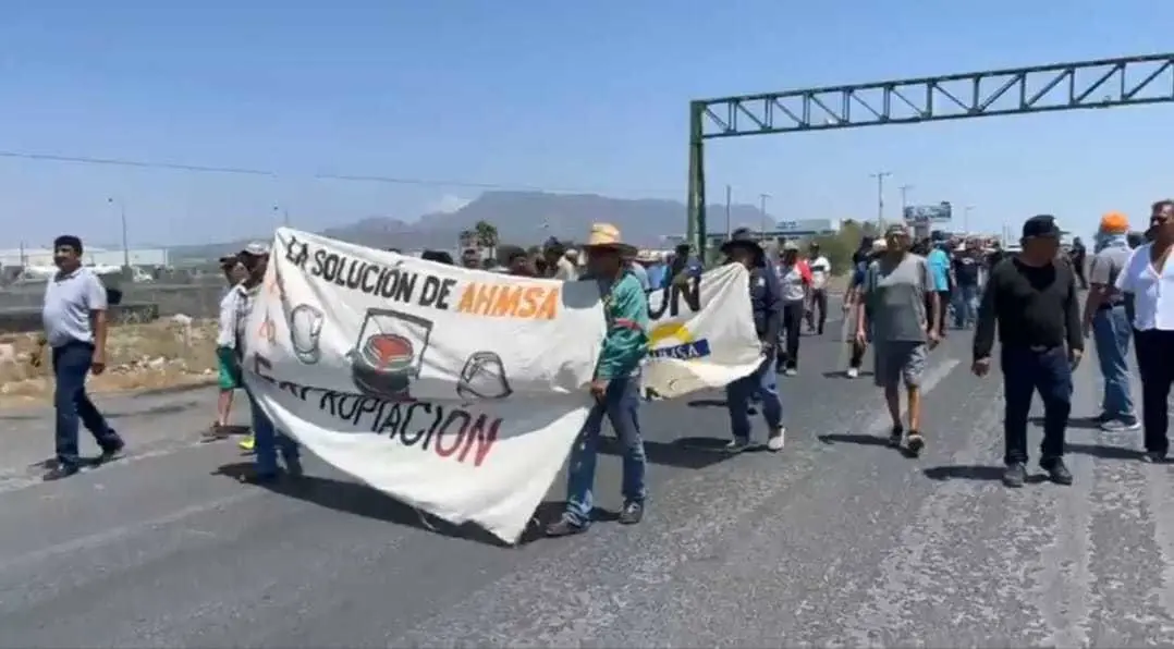 Manifestación de ex obreros de AHMSA. Foto de Martín Perales.