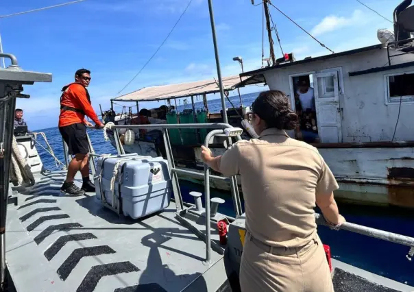 Marina rescata a hombre herido en un barco pesquero en Progreso