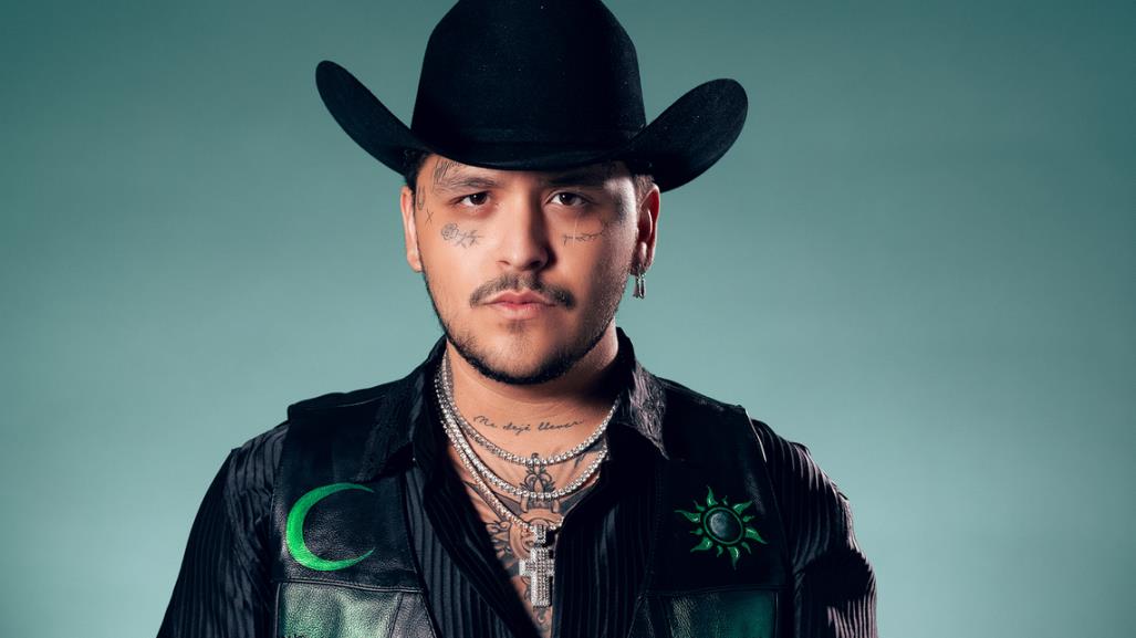 Christian Nodal es acusado por Universal Music de falsificar documentos