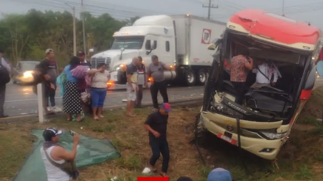 Accidente carretero deja ocho personas lesionadas en Tabasco