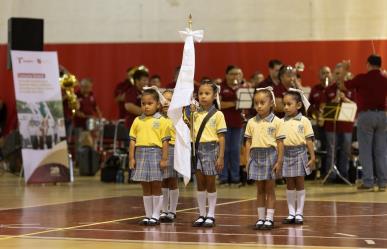 Celebran concurso de escoltas escolares con participación de familias