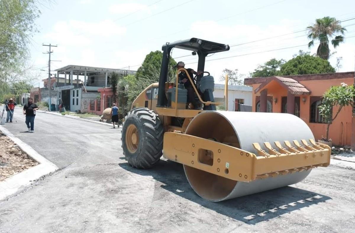 Realizan trabajos de pavimentación en la colonia Ismael Flores de Juárez