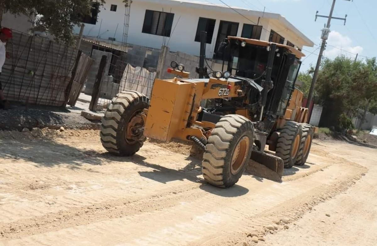 Realizan trabajos de pavimentación en la colonia Ismael Flores de Juárez