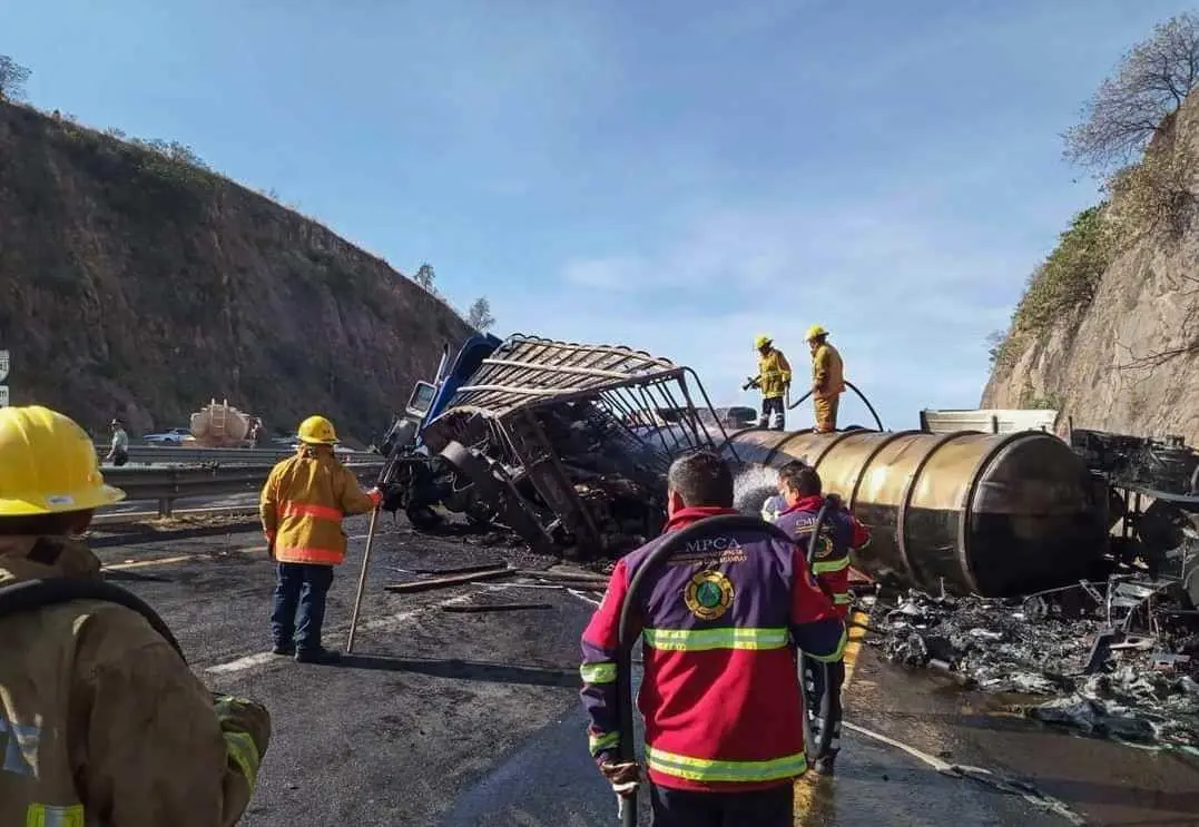 Reportan el deceso de una persona a causa del accidente. Imagen: Comisión Nacional de Emergencias.