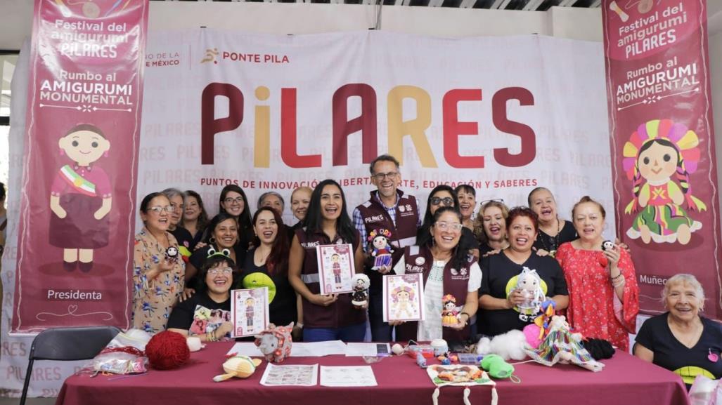 PILARES teje historia creando a la Claudiagurumi en honor a Claudia Sheinbaum