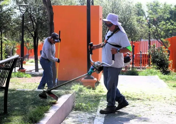 Rehabilita Gobierno de Santa Catarina áreas verdes y canchas en 377 plazas