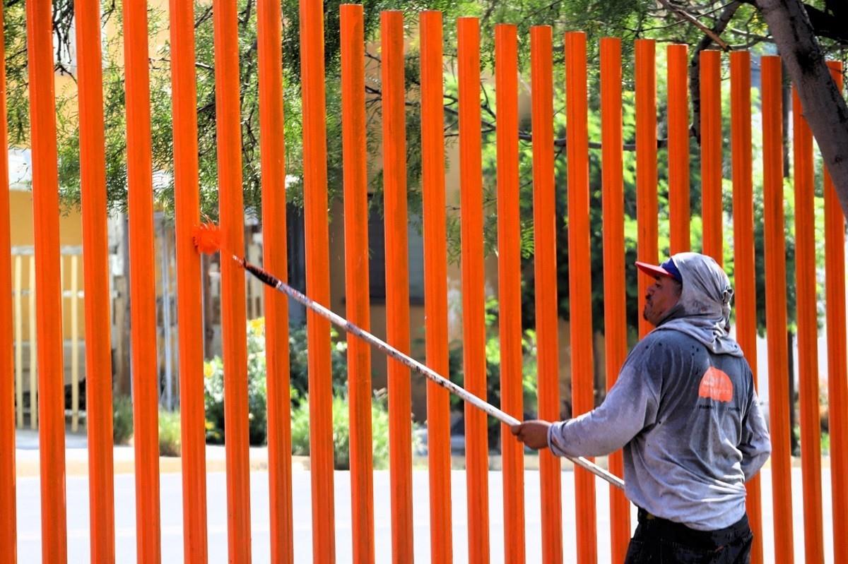 Rehabilita Gobierno de Santa Catarina áreas verdes y canchas en 377 plazas