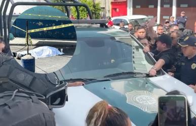 Hombre muere por infarto tras riña entre civiles y policías en Leyes de Reforma