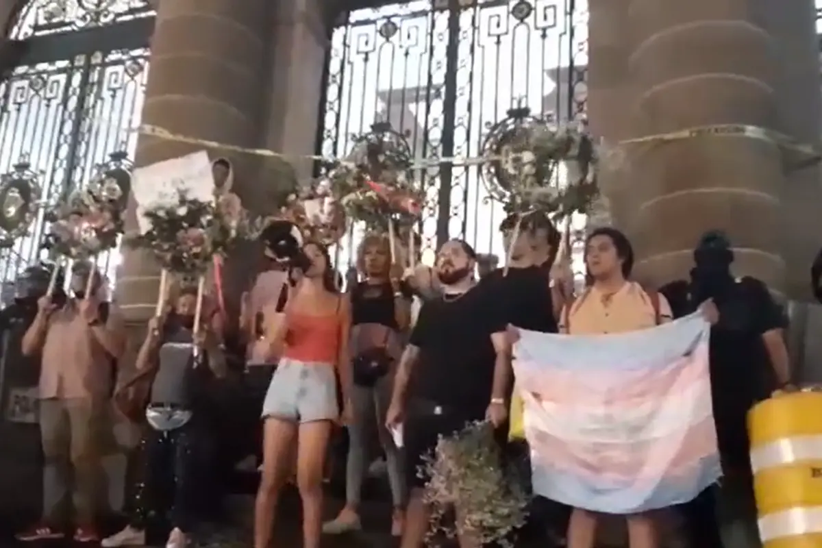 Personas Trans frente al Congreso de la CDMX.   Foto: Captura de pantalla