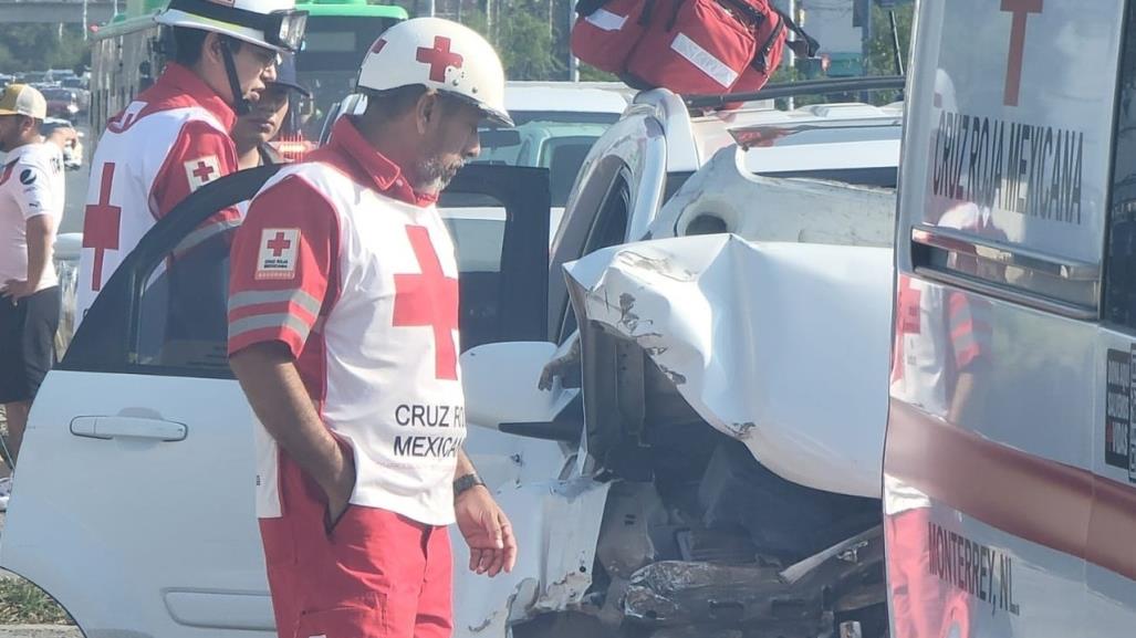 Choque deja dos heridos en colonia Industrial en Monterrey