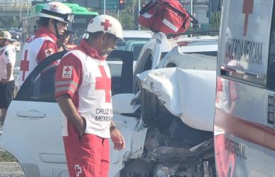 Choque deja dos heridos en colonia Industrial en Monterrey