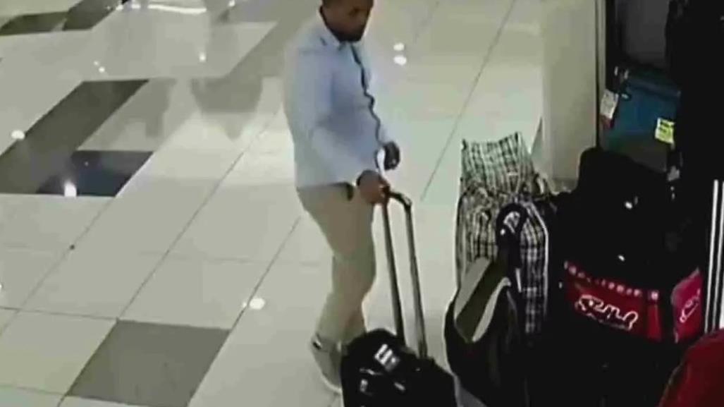 Captan a hombre robando maleta en centro comercial de Apodaca (VIDEO)