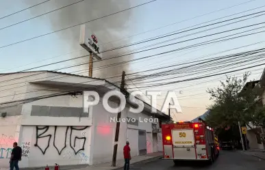 Consume fuego bodega con madera al sur de Monterrey