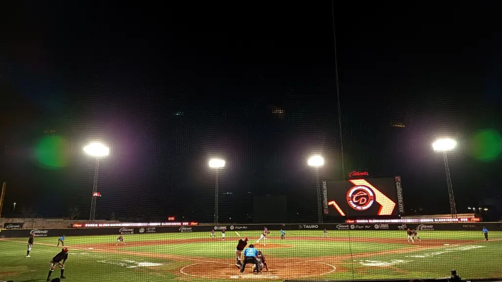 Cátedra de beisbol en el Volcán, Caliente de Durango gana el segundo de la serie