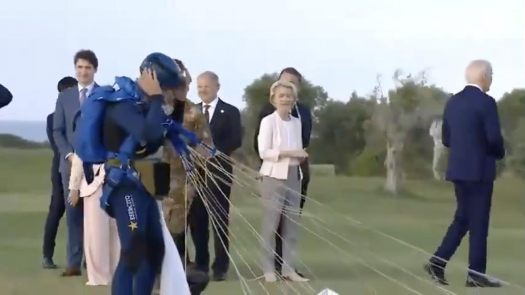 VIDEO: Biden desorientado en el G7, recibe ayuda de Ministra italiana