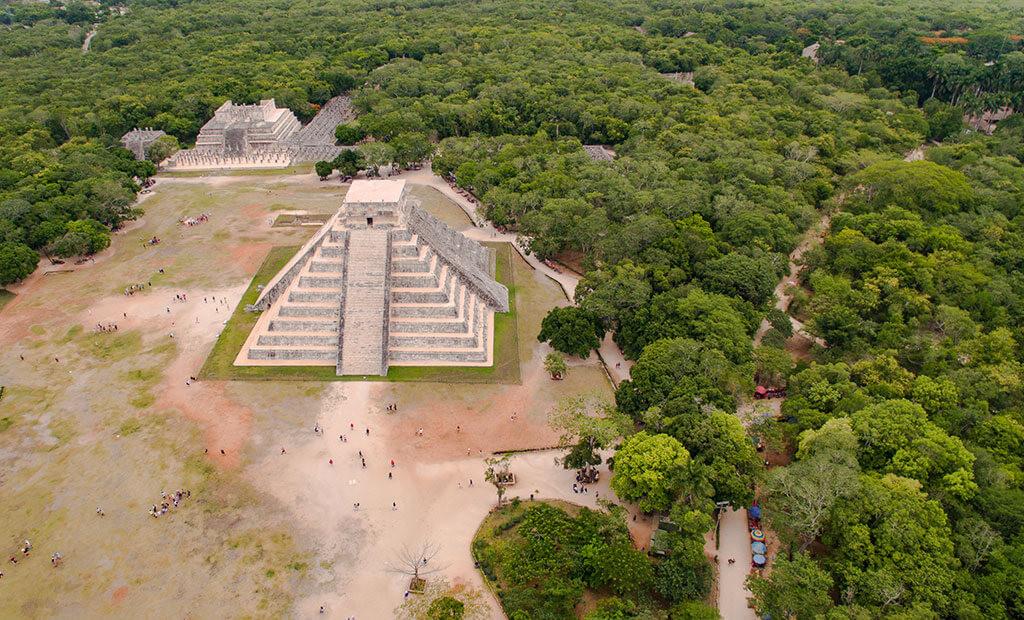 Los restos fueron encontrados en una cámara subterránea cerca del Cenote Sagrado Foto: Especial