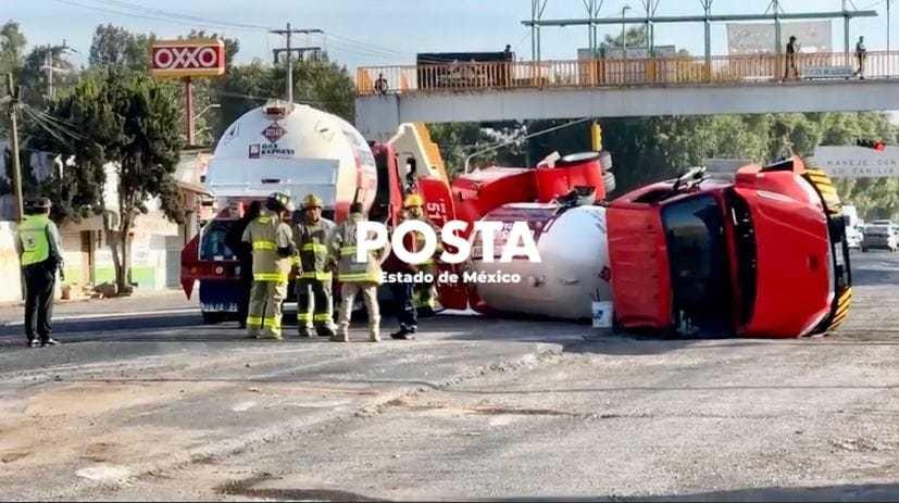 Volcadura de Pipa de Gas LP en la carretera libre México-Pachuca