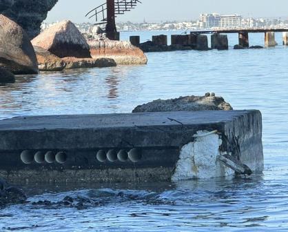 Mar Libre evita desastre ambiental al retirar muelle contaminante en La Paz, BCS