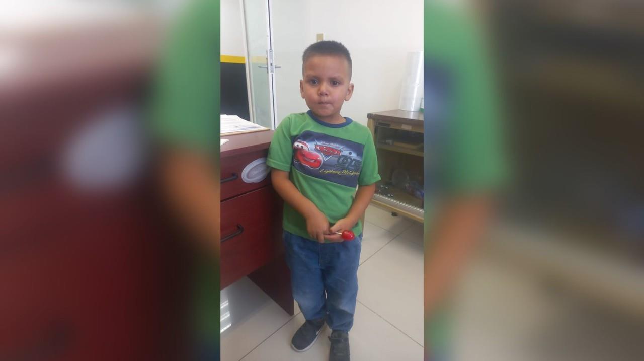 Mateo fue encontrado sin compañía de un adulto, buscan a sus padres. Foto: Especial.