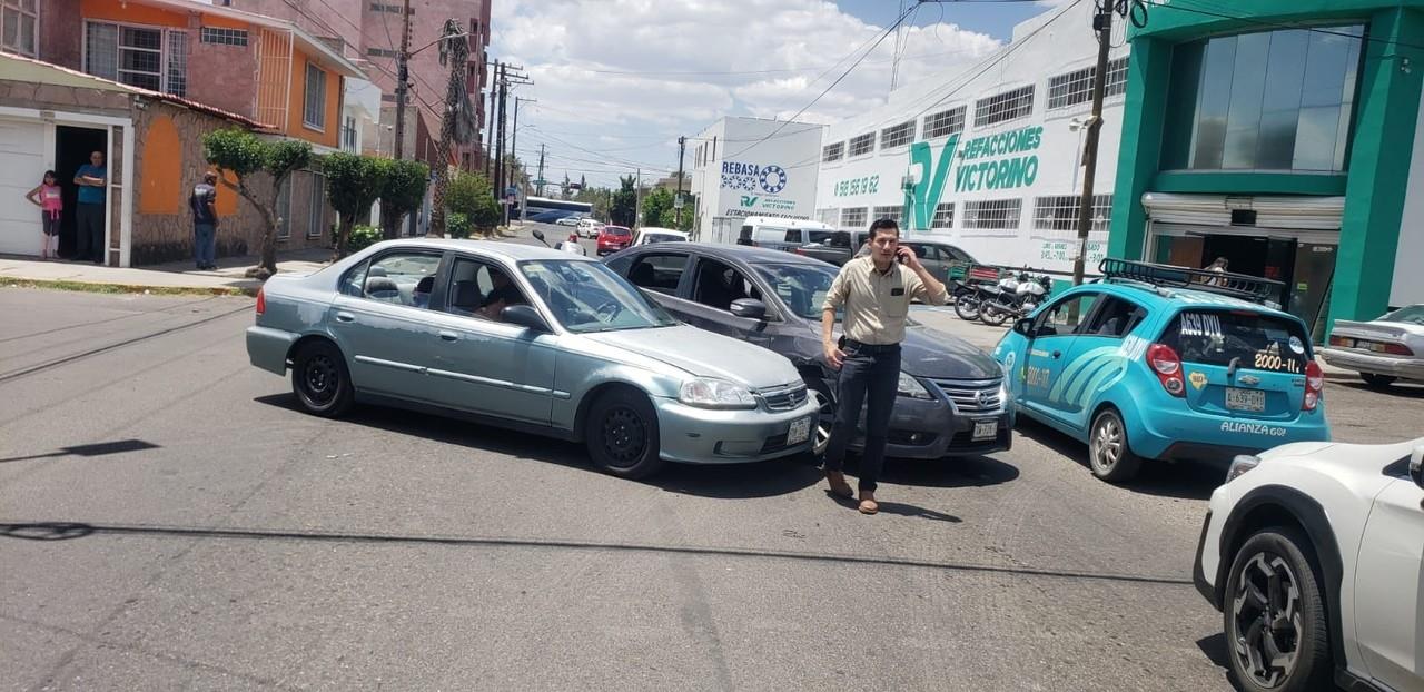 Hacen meme de cruce peligroso; chocan dos días después