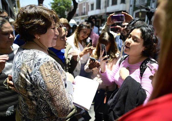 Recorre Delfina Gómez calles de Toluca