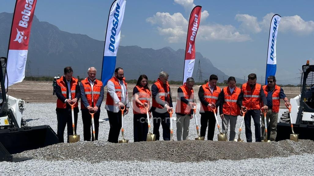 Colocan primera piedra de la planta coreana Doosan Bobcat en Salinas Victoria