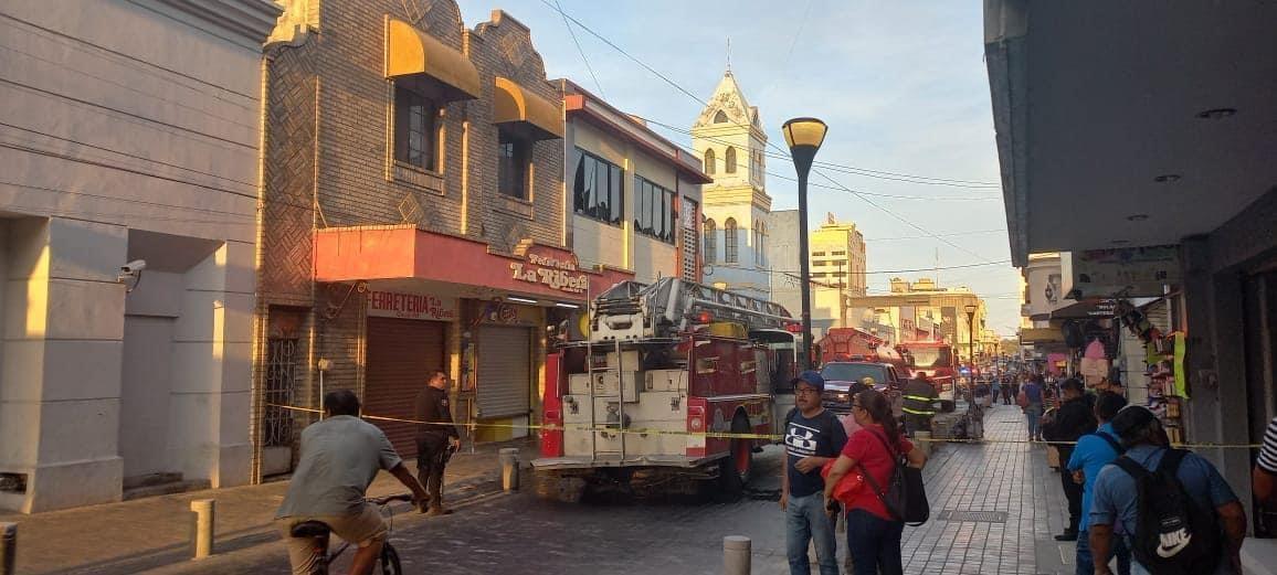 Incendio en tienda genera alarma en el centro de Tampico