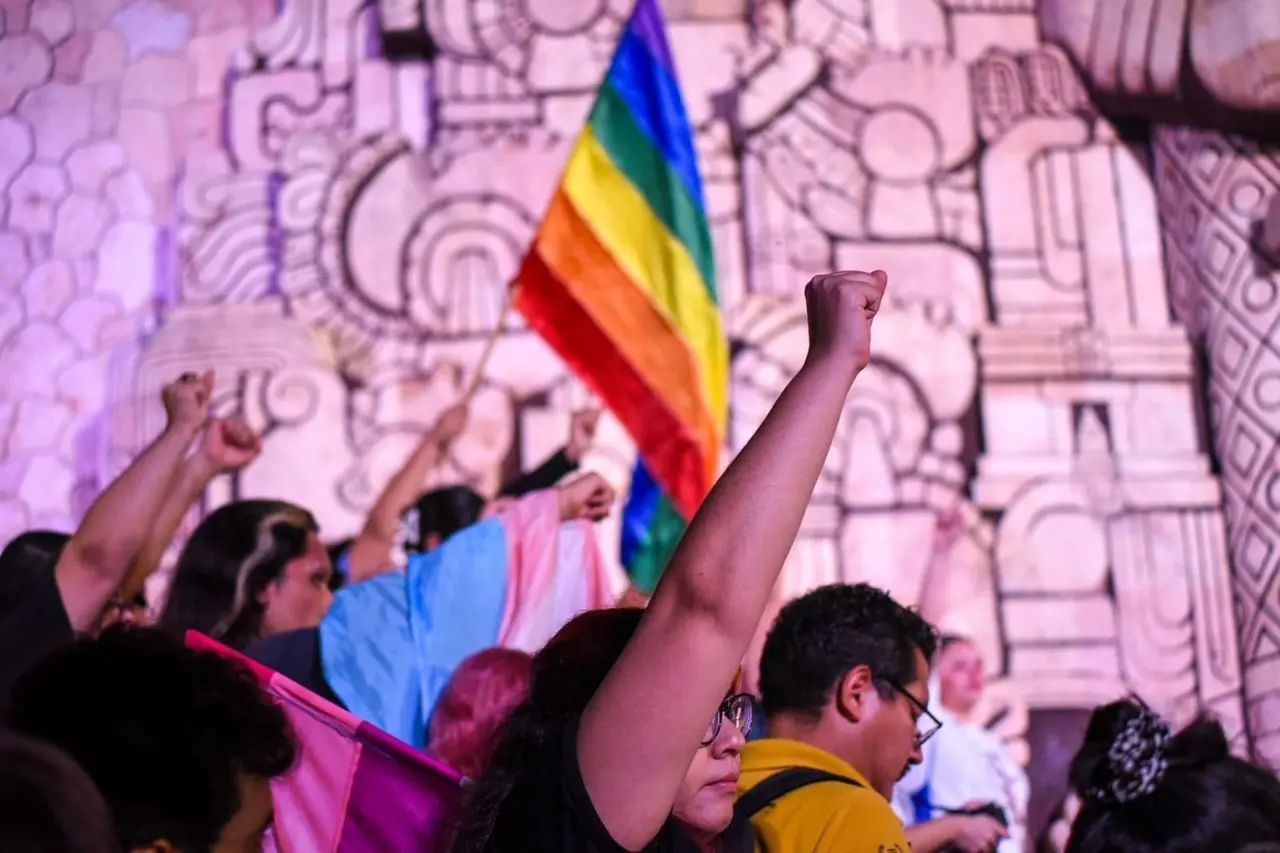 Conoce el significado de los colores de la bandera de la comunidad LGBTQI . Foto: Alejandra Vargas