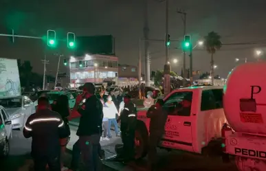 Habitantes de Ecatepec bloquean avenida central