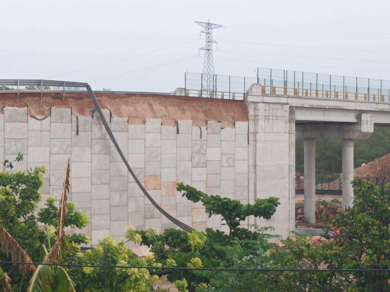 El puente, que cruza sobre el tren maya, es una importante vía de comunicación para los habitantes de la zona. Foto: Shirley Rodríguez y redes