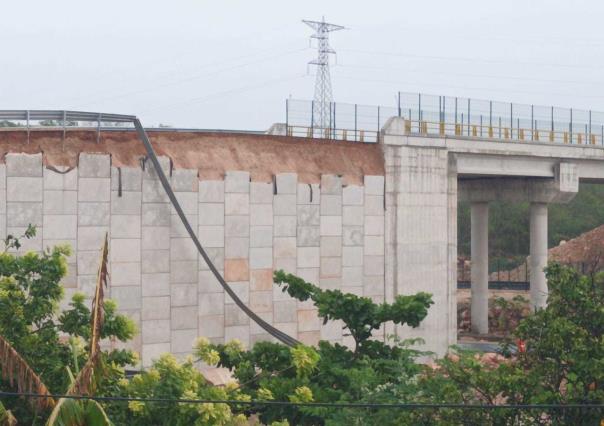 Lluvias causan desprendimiento en el puente del Tren Maya en Maxcanú