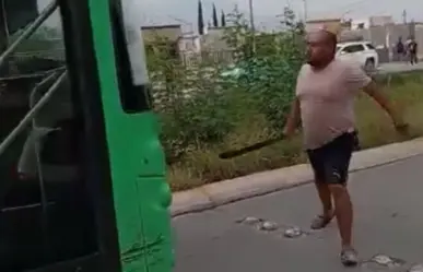 ¡Chancludo y con machete! Hombre agrede a chofer de ruta urbana (VIDEO)