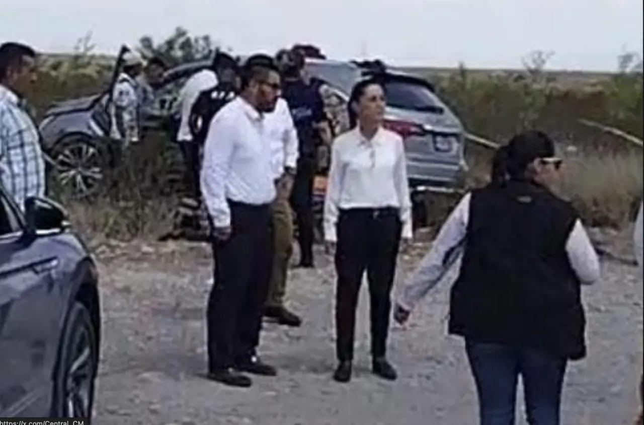 Claudia Sheinbaum, virtual presidenta electa de México atiende a su equipo tras accidente en Coahuila. Foto: Gerardo Rico